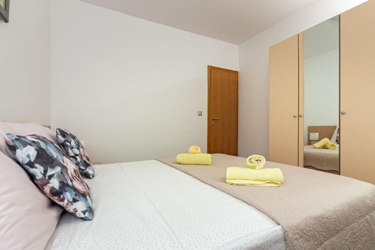 Apartment Mandalina House Stari Grad  Exterior photo
